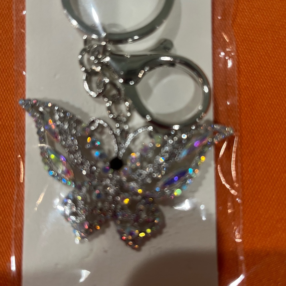 6/$25 The Blossom Apparel Silver Butterfly Keychain - Picture 2 of 6
